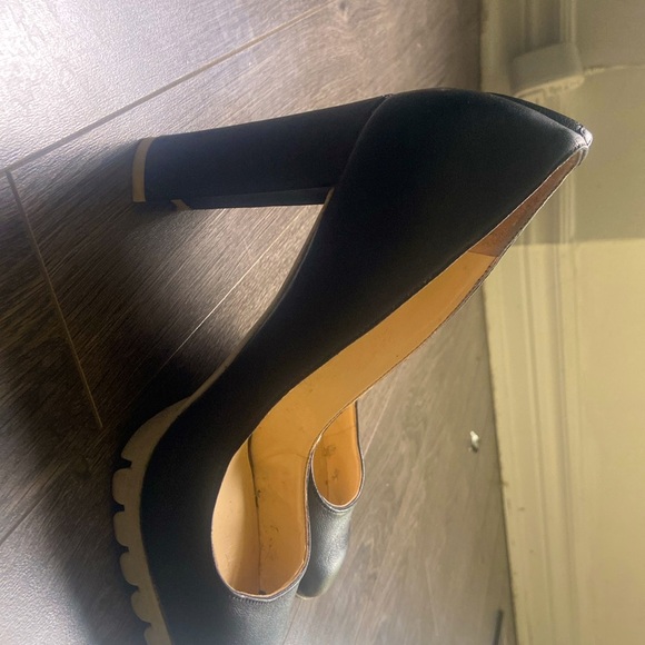 Size 7 heel (Nine West) - Picture 1 of 4